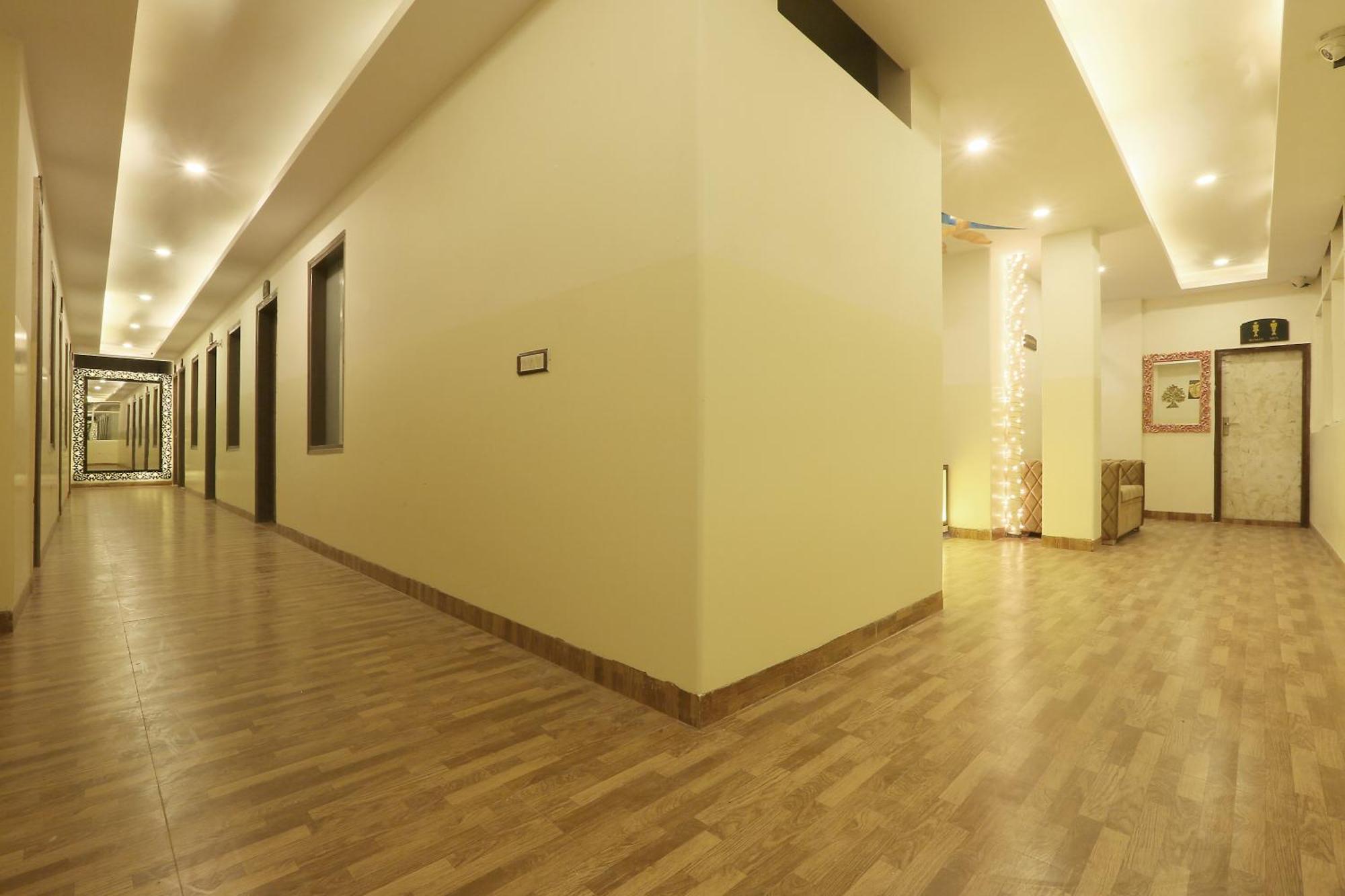 뉴델리 Plazzo Prime Plaza At Delhi Airport B&B 외부 사진
