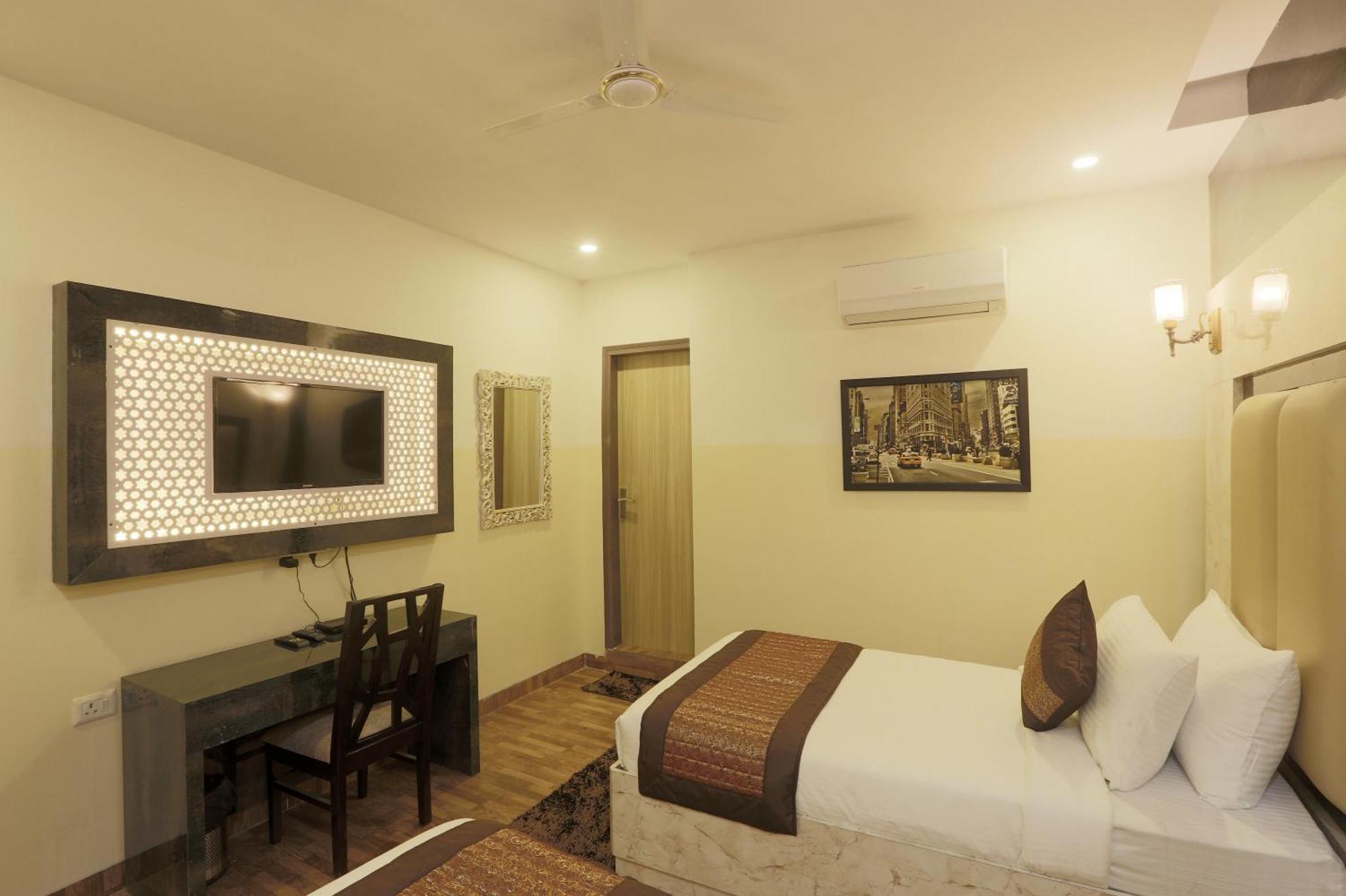 뉴델리 Plazzo Prime Plaza At Delhi Airport B&B 외부 사진