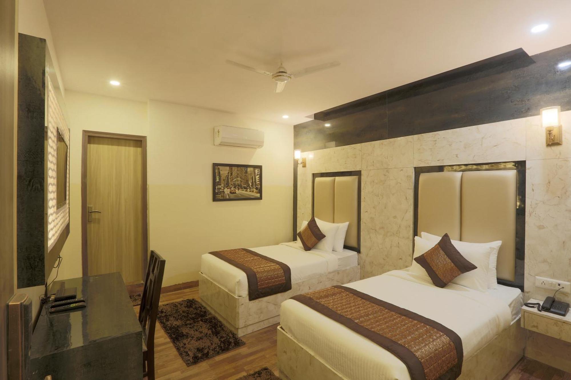 뉴델리 Plazzo Prime Plaza At Delhi Airport B&B 외부 사진